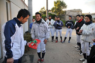 試合後には矢野コーチにも誕生日プレゼントが選手から贈られました！