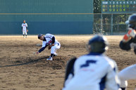 長谷川選手もマウンドに登るとアンダースローを披露！なかなかのコントロールを見せます。